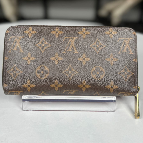 Louis Vuitton Monogram Canvas Evasion Illustre Zippy Wallet - Picture 2 of 12